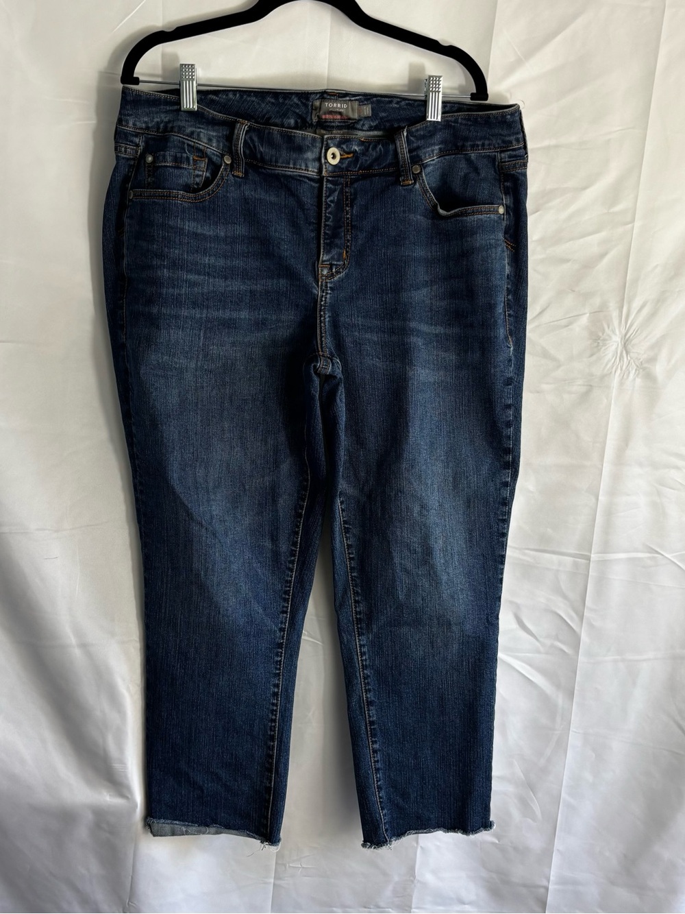 torrid Dark Wash Cropped boyfriend Jeans - Blue